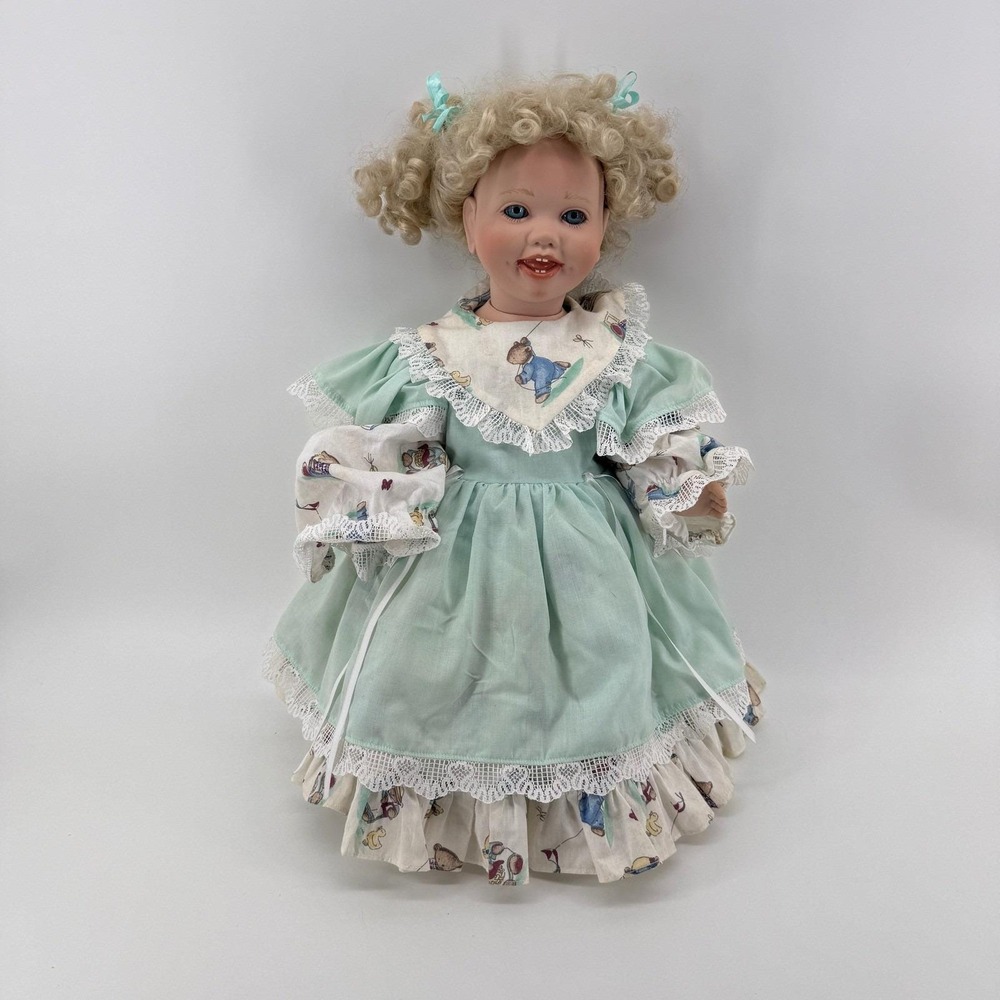 Vintage 1989 U Ehrlich & Virginia E Turner Vinyl Doll #194/2500 Mint Green Dress